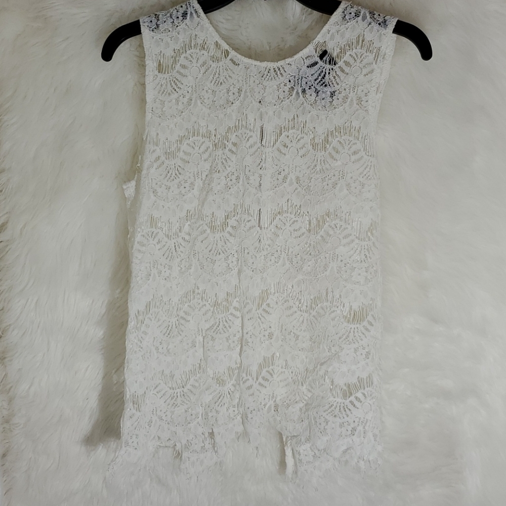 3/$20 Inny white lace tank